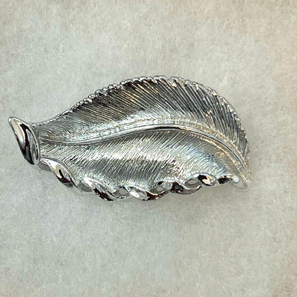 Elegant Gerry's Vintage Silver Leaf Brooch with Intricate Detailing